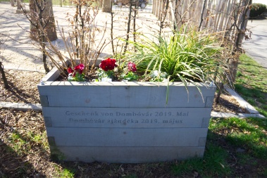 ©PG-Kernen-Dombóvár Diese Blumenkübel sind eine Spende aus Dombóvár